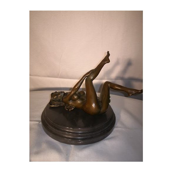 Női erotikus bronz szobor