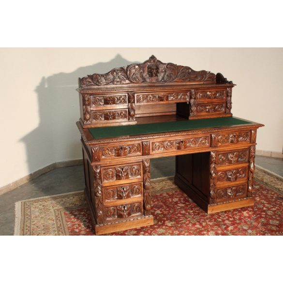 Antik,frissen felújított reneszánsz stílusú dúsan faragott felépítményes íróasztal