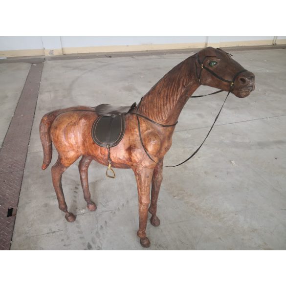 Régi bőrből készült ló