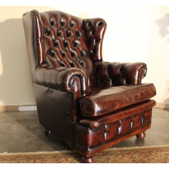 Hatalmas antik chesterfield bőr fotel.