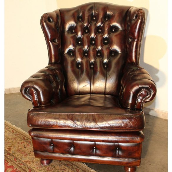 Hatalmas antik chesterfield bőr fotel.