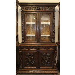   Antik,dúsan faragott, reneszánsz stílusú tálalószekrény