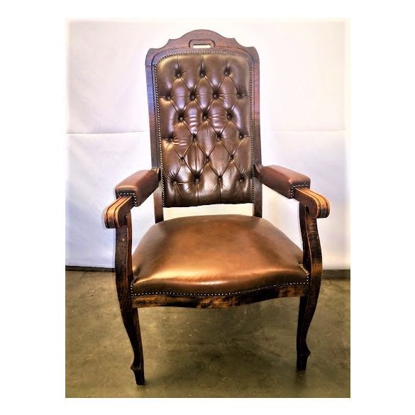 Chesterfield karfás szék
