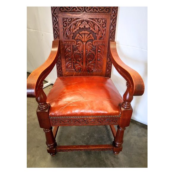 Antik faragott karfás szék