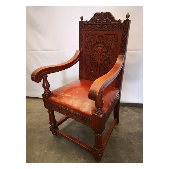 Antik faragott karfás szék
