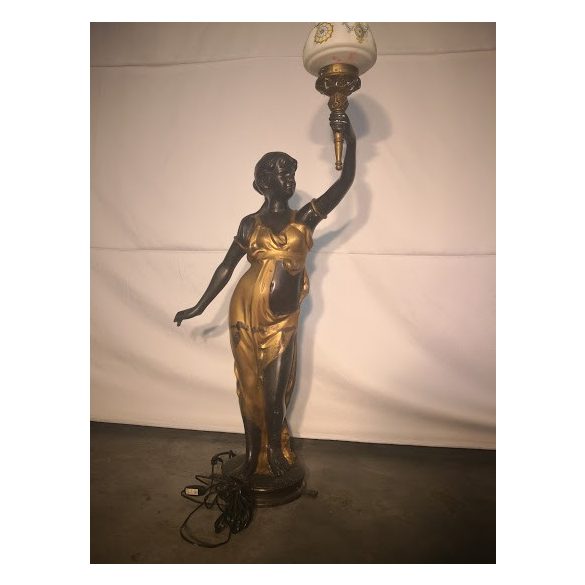 Fáklyát tartó női bronz lámpa szobor