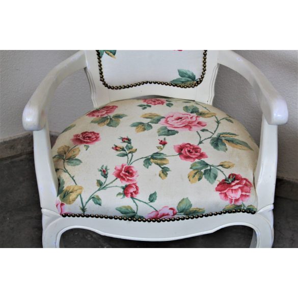 Vintage virágmintás karfás székek