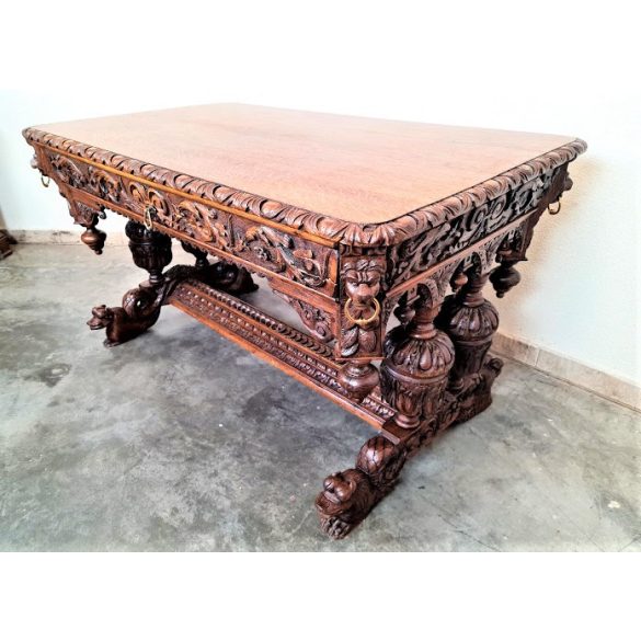 Gyönyörű antik,frissen felújított reneszánsz stílusú asztal, íróasztal