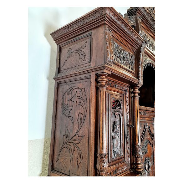 Antik,dúsan faragott,reneszánsz stílusú tálaló szekrény