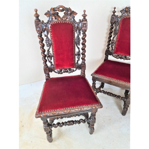Nagyon szép antik reneszánsz stílusú,dúsan faragott székek