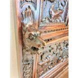 Antik,frissen felújított reneszánsz kabátfogas,előszobafal 