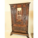 Antik,frissen felújított reneszánsz kabátfogas,előszobafal 