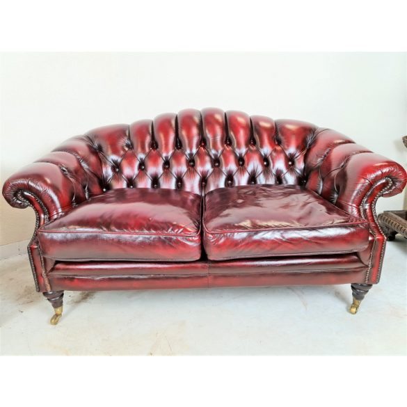 Eredeti chesterfield antik burgundi színű bőr kanapé