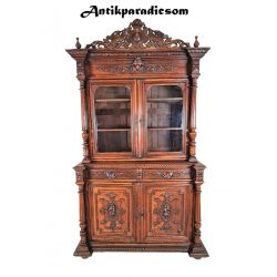  Antik,dúsan faragott tálalószekrény 