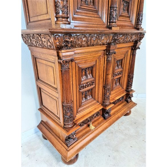 Antik reneszánsz stílusú kabinetszekrény