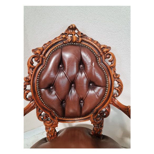 Gyönyörű barokk,dúsan faragott karfás bőr székek