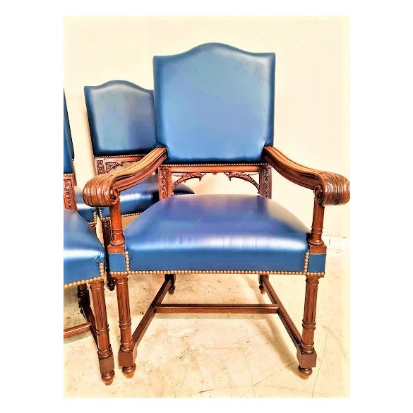 Antik, reneszánsz stílusú faragott székek