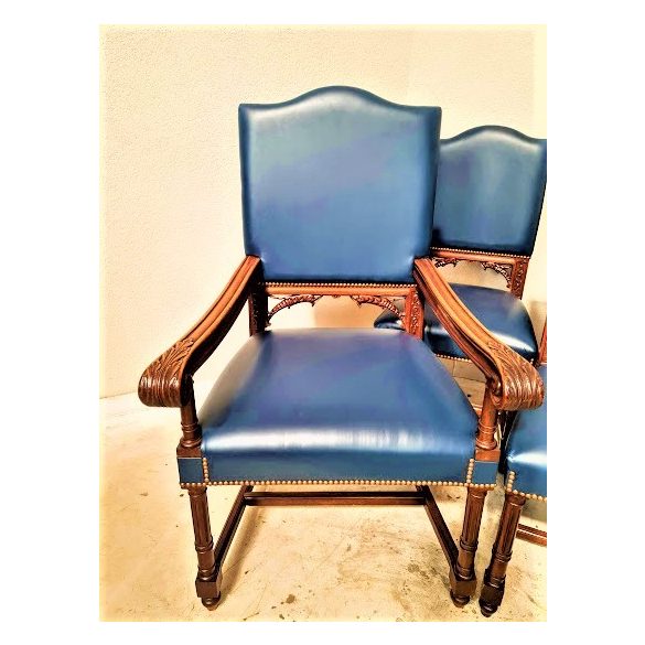 Antik, reneszánsz stílusú faragott székek