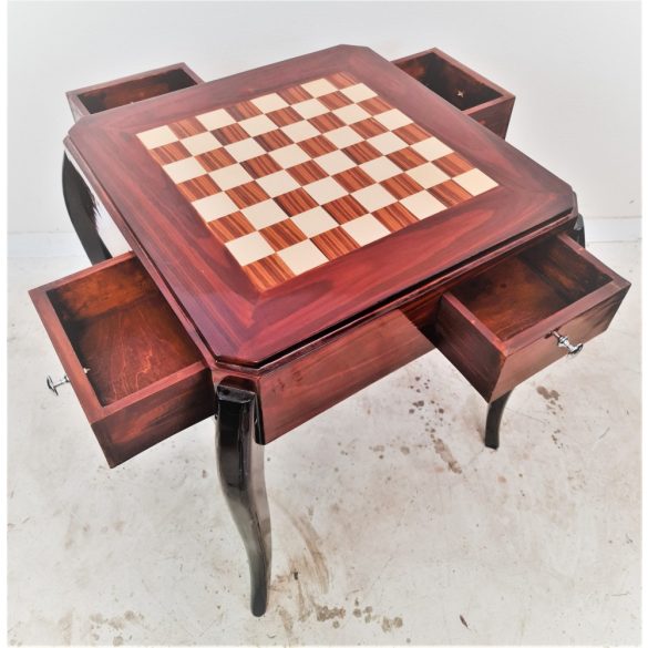 Gyönyörű intarziás sakk asztal