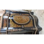 Gyönyörű antik boulle márványlapos komód