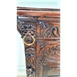 Frissen felújított antik reneszánsz stílusú komód