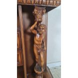 Alakos faragású konzolasztal tükörrel