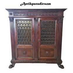 Antik reneszánsz stílusú  üveges szekrény