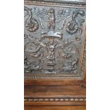 Antik reneszánsz,alakos faragású nagyméretű komód