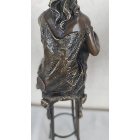 "Bárhölgyek" bronz szobor