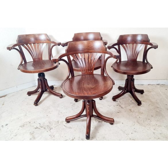 Frissen felújított thonet karfás forgószékek