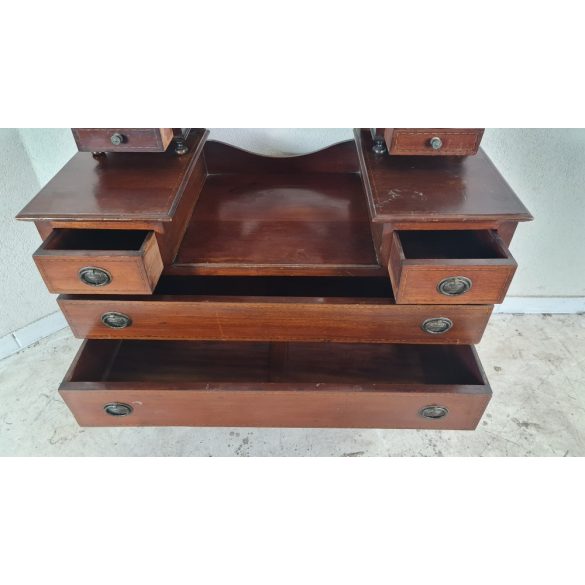 Antik fésülködőasztal