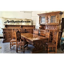   Gyönyörű reneszánsz stílusú dúsan faragott étkezőgarnitúra