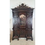 Antik,dúsan faragott reneszánsz stílusú előszobafal