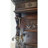 Antik,dúsan faragott reneszánsz stílusú előszobafal