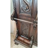 Antik,dúsan faragott reneszánsz stílusú előszobafal