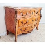 Gyönyörű XVI.Lajos stílusú márványlapos hasas komód