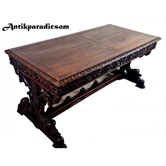 Kb.200 éves antik,dúsan fargott reneszánsz asztal. Múzeumi darab