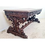 Kb.200 éves antik,dúsan fargott reneszánsz asztal. Múzeumi darab