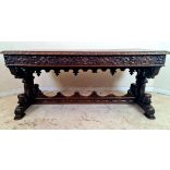 Kb.200 éves antik,dúsan fargott reneszánsz asztal. Múzeumi darab