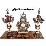 Puttós óra gyertyatartókkal