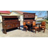 A503 Antik, frissen felújított,reneszánsz ,harci jelenetes faragású étkezőgarnitúra(1800 vége)