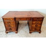 Antik chesterfield bőrborítású dupla íróasztal