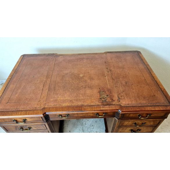 Antik chesterfield bőrborítású dupla íróasztal