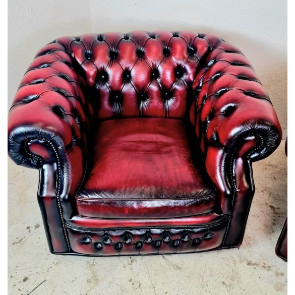 Antik burgundi színű chesterfield bőr fotelek párban