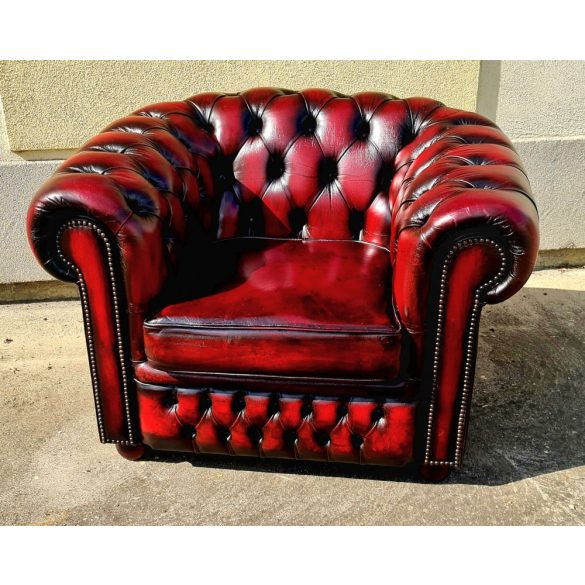 Antik burgundi színű chesterfield bőr fotel
