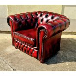 Antik burgundi színű chesterfield bőr fotel