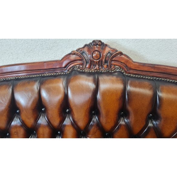 Antik konyak színű barokk chesterfield bőr kanapé