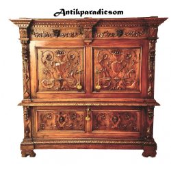 Reneszánsz stílusú antik ládás tálalószekrény