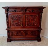 Reneszánsz stílusú antik ládás tálalószekrény