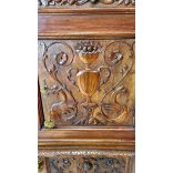 Reneszánsz stílusú antik ládás tálalószekrény